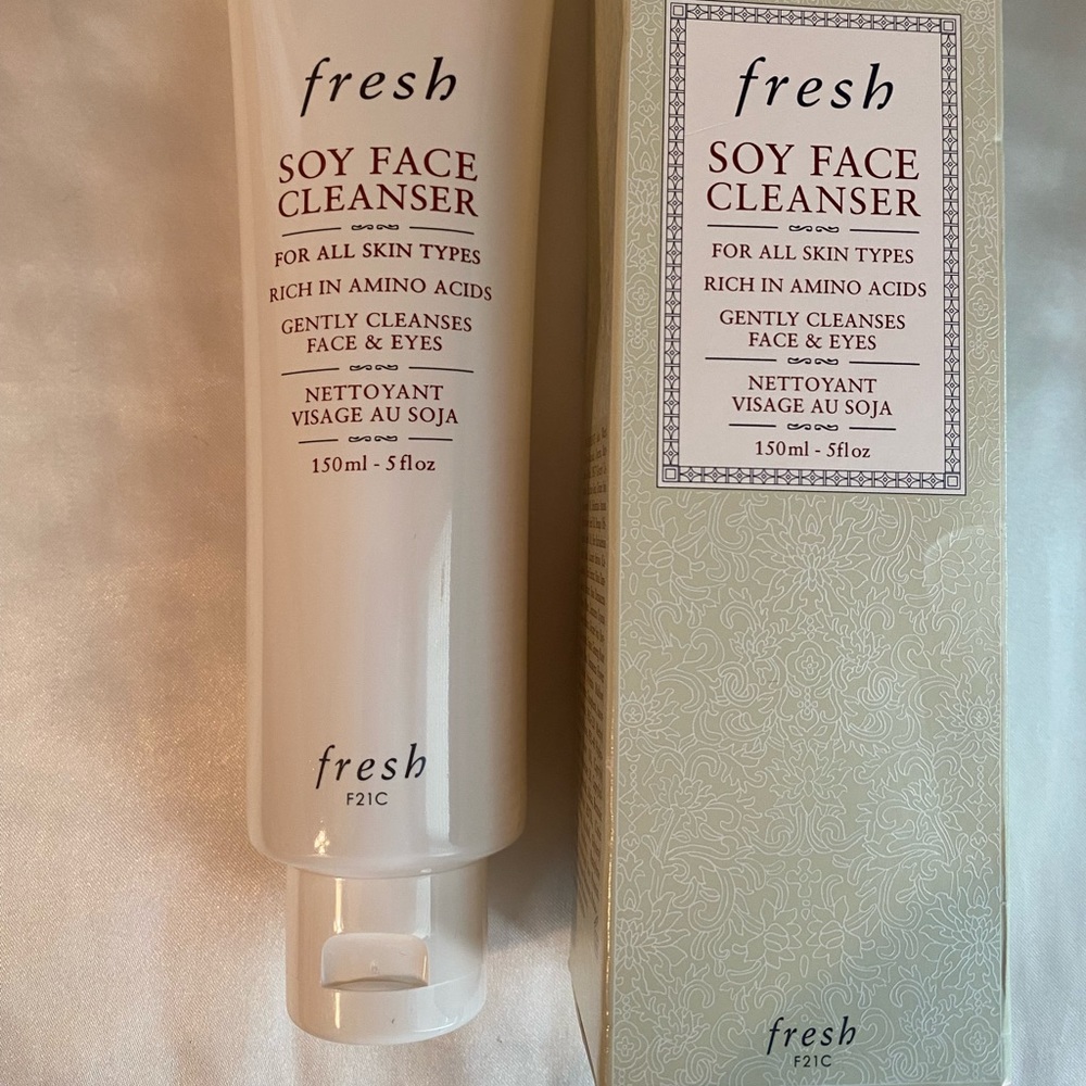 Fresh face wash , skincare, clean skin Soy pH-Balanced Hydrating Face Wash